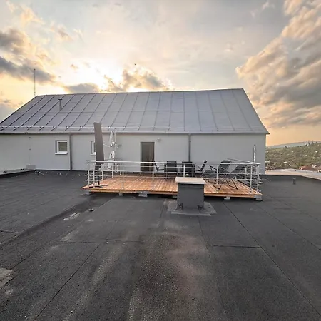 Penthouse Rooftop 33 *
