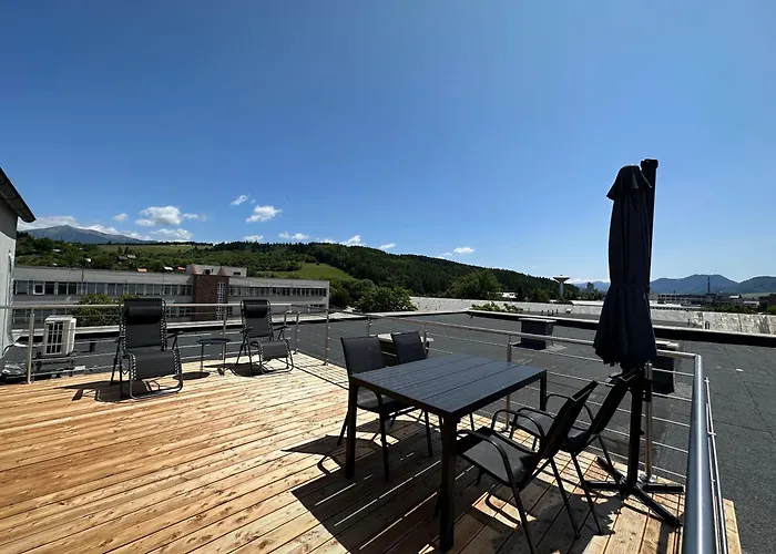 Penthouse Equinox 33 *